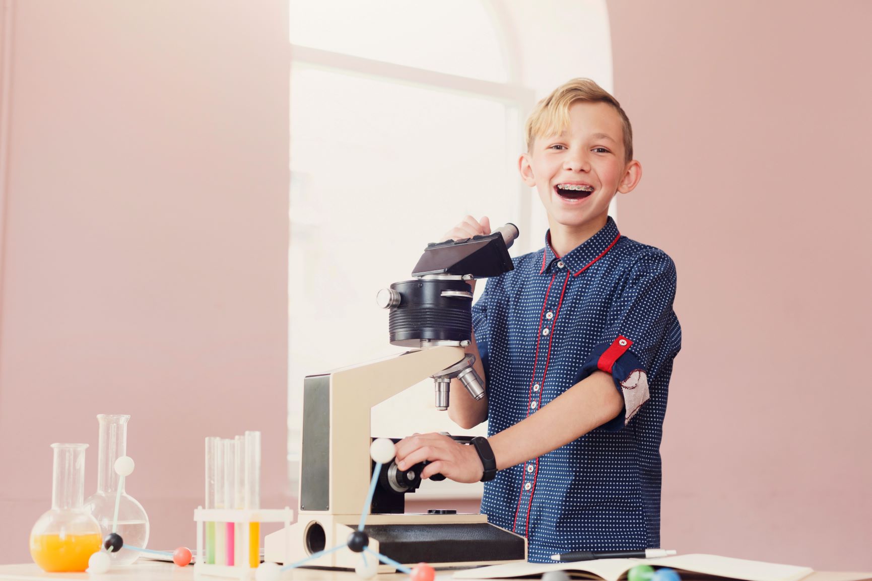 Microscopes Can Encourage Kids into Science Later in Life